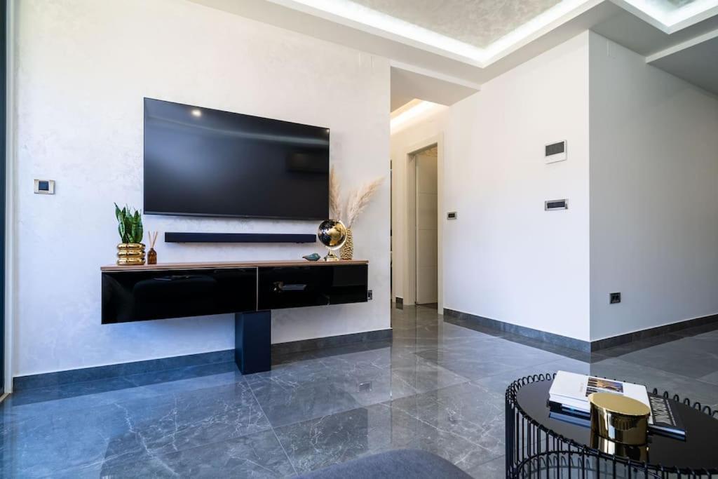 Anavi Apartment